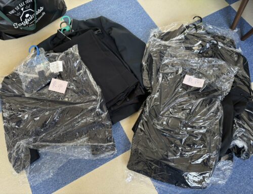 学生服等（多数）ご寄付をいただきました