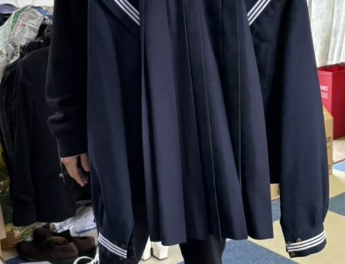 鬼塚中学校の女子制服をおつなぎしました