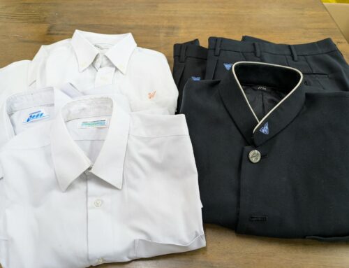 唐津東中学校男子制服を寄贈いただきました