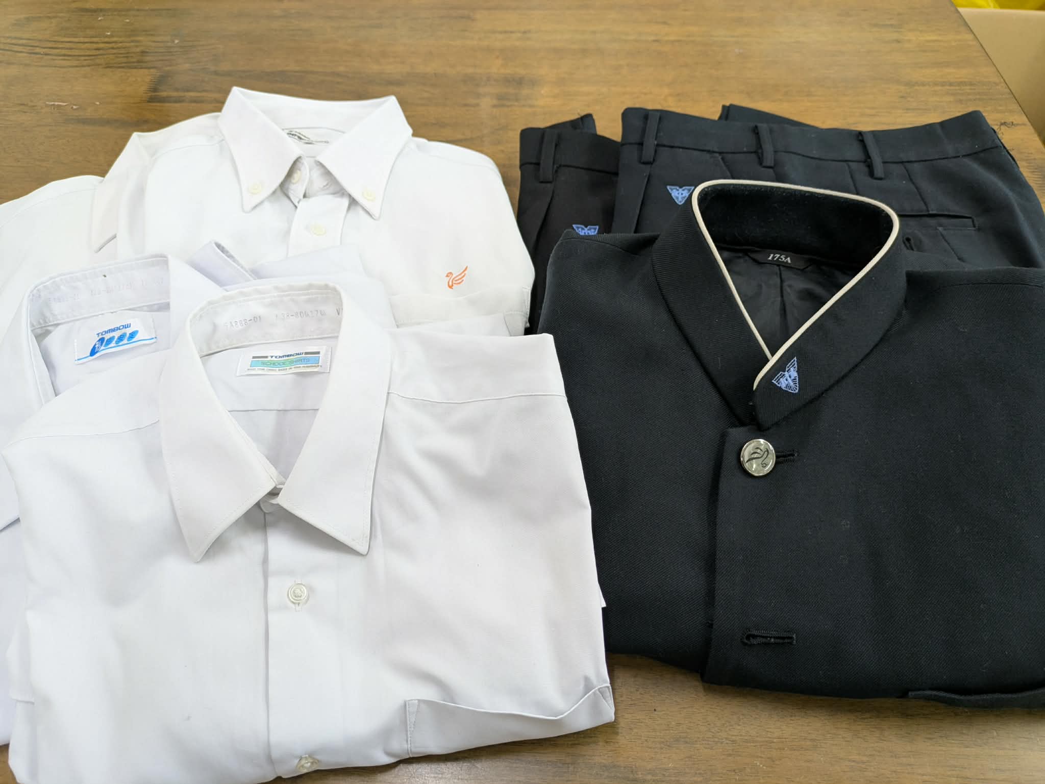 唐津東中学校男子制服を寄贈いただきました - こねくとnet