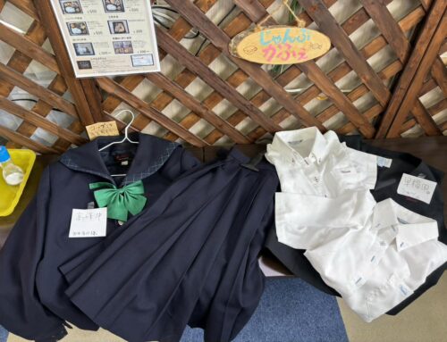 高峰中学校、早稲田中学校の制服をご寄贈いただきました