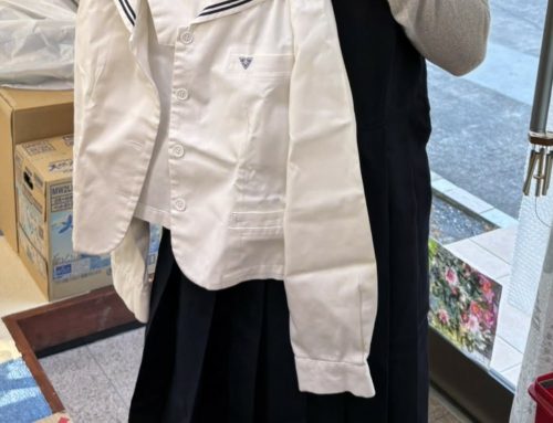 唐津東中学校の女子制服をご寄贈いただきました
